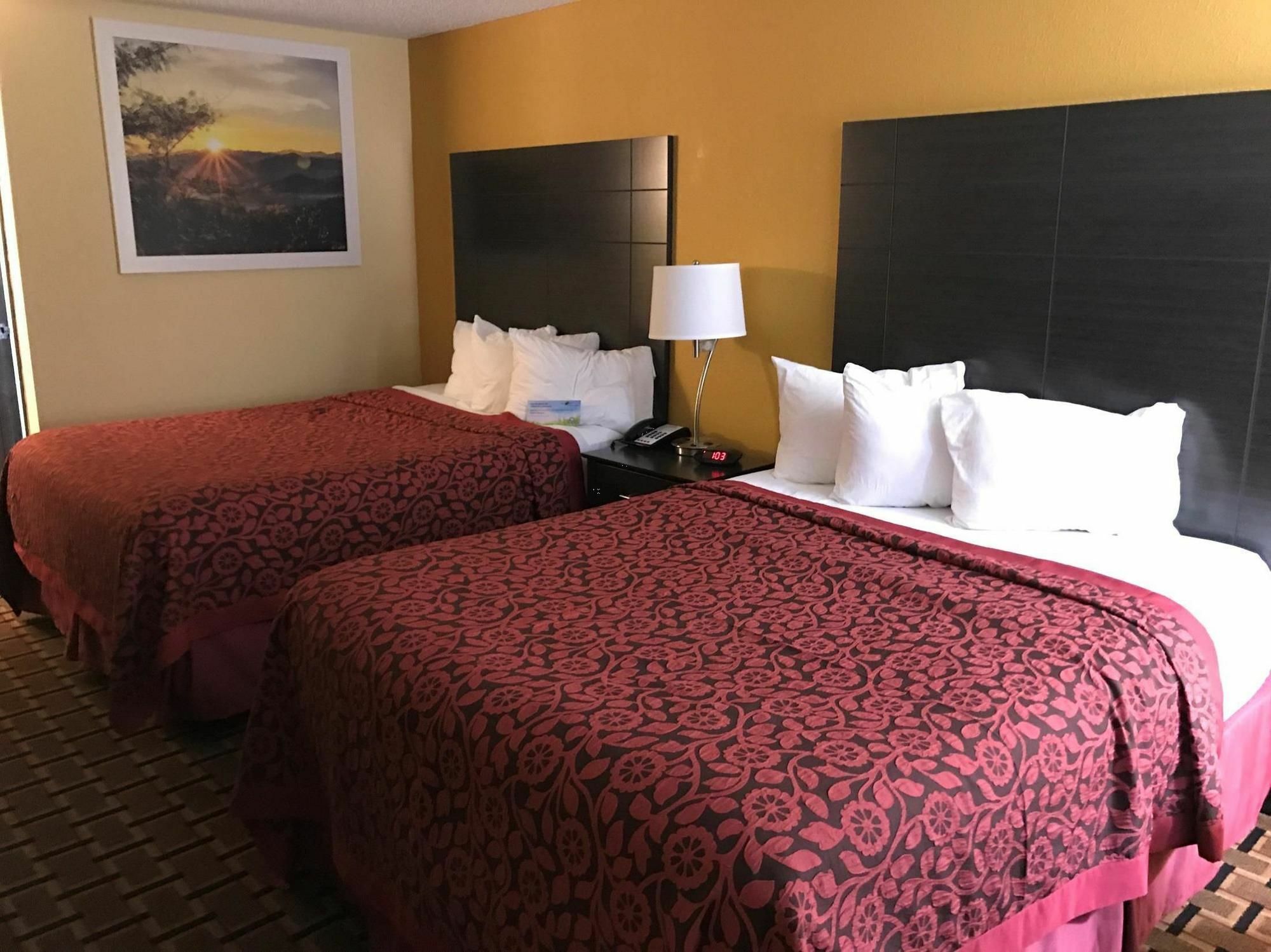 Days Inn By Wyndham Carthage Zewnętrze zdjęcie